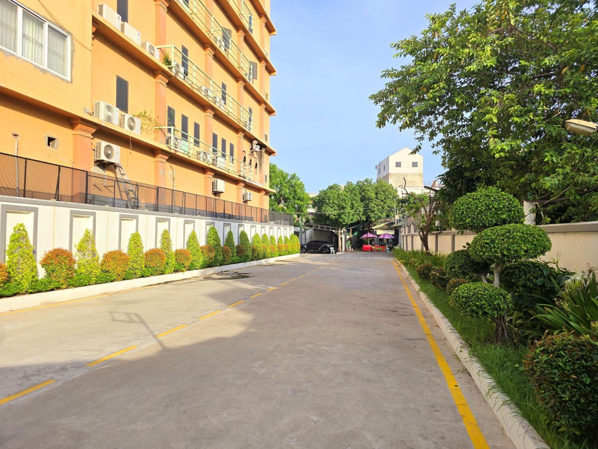 Joli Hotel Phnom Penh Exterior foto